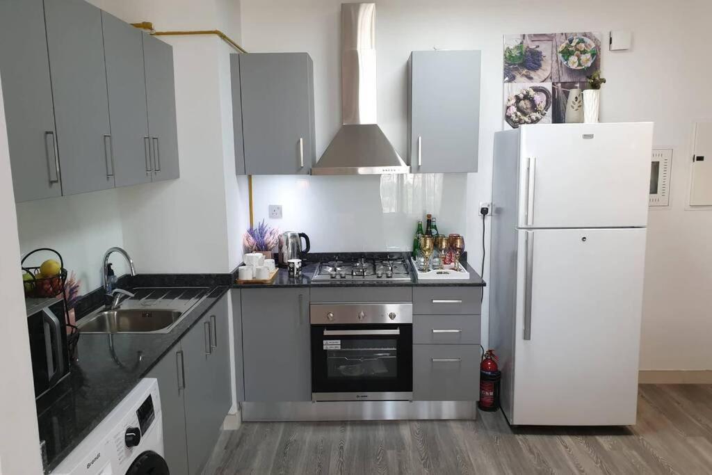 Melsky Apartment Дубай Екстериор снимка